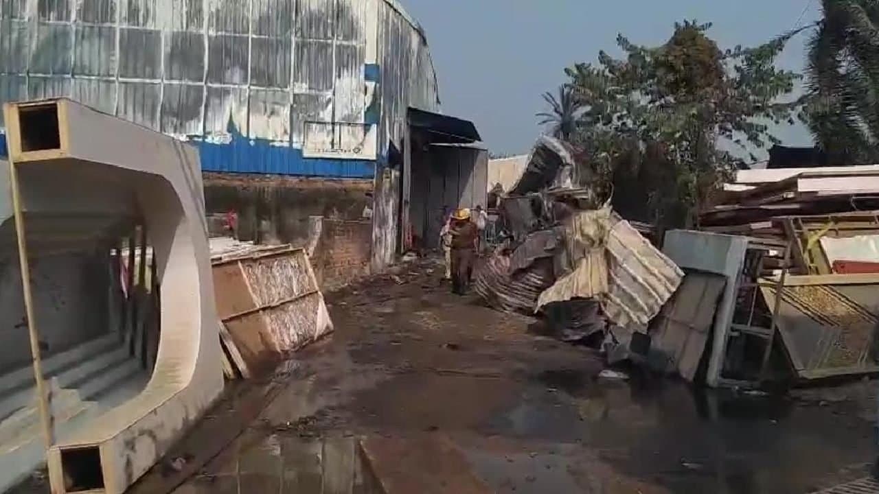 Anandapur Fire Update: Death Toll Reaches to 21 Several Workers Still Missing 