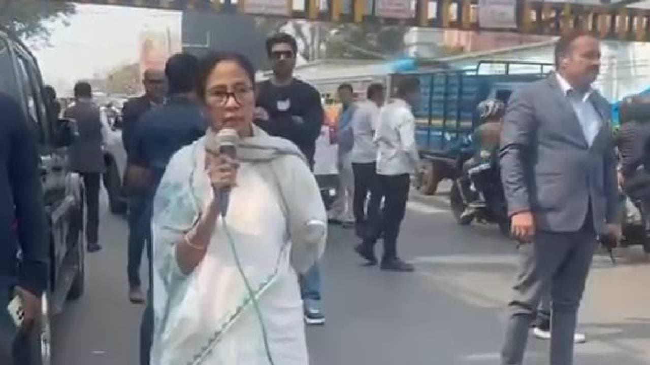 Mamata Bannerjee postponed delhi tour wednesday