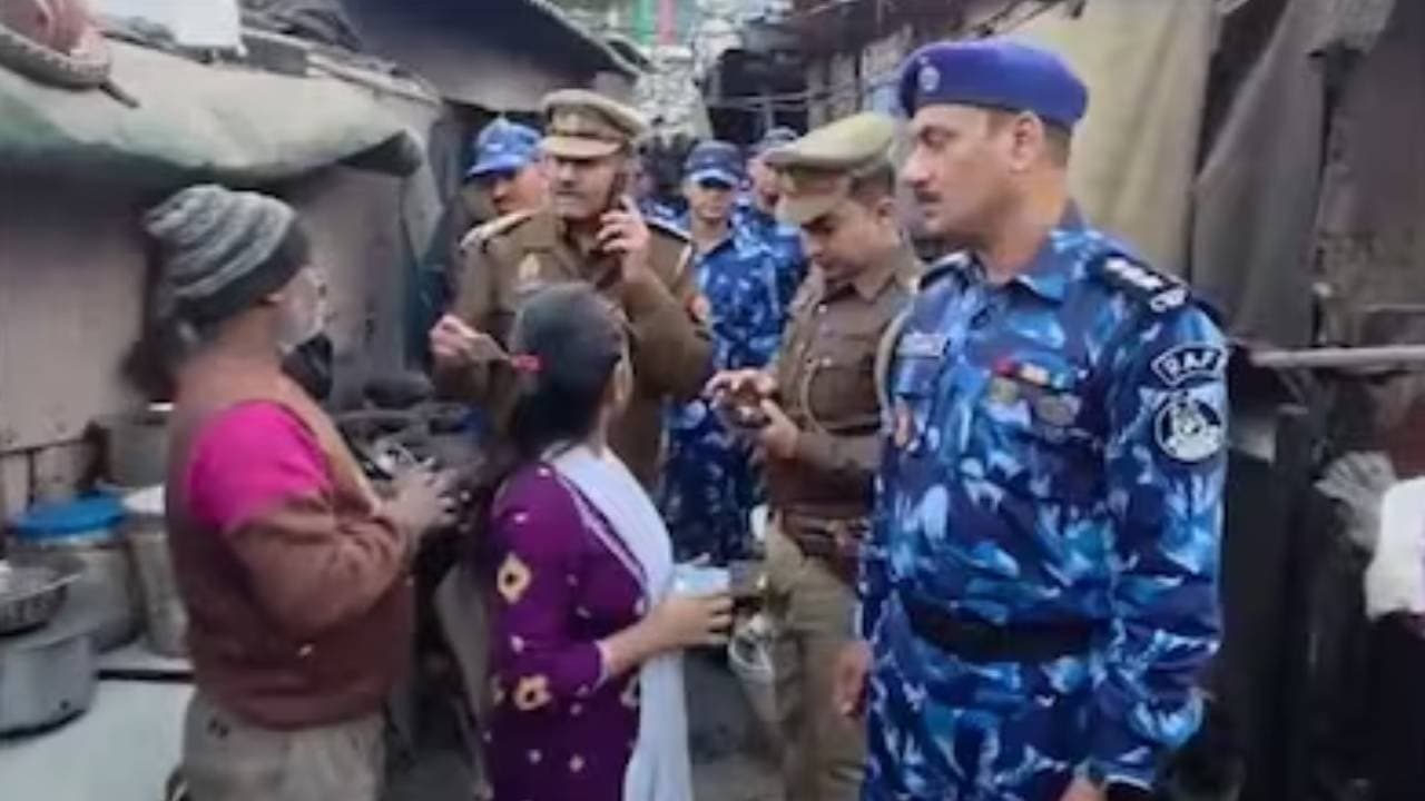 Cop says he has special device to identify nationality