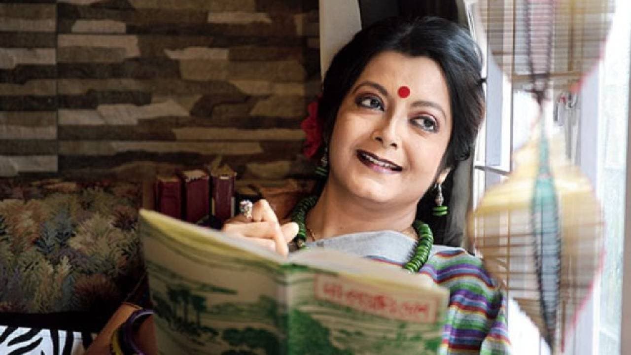 Bratati Bandopadhyay s Love for Books Shines During Kolkata Book Fair