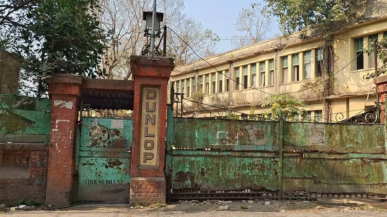 Narendra-modis-meeting-in-singur-is-a-political-gimmick-say-locked-out-dunlop-factory-workers