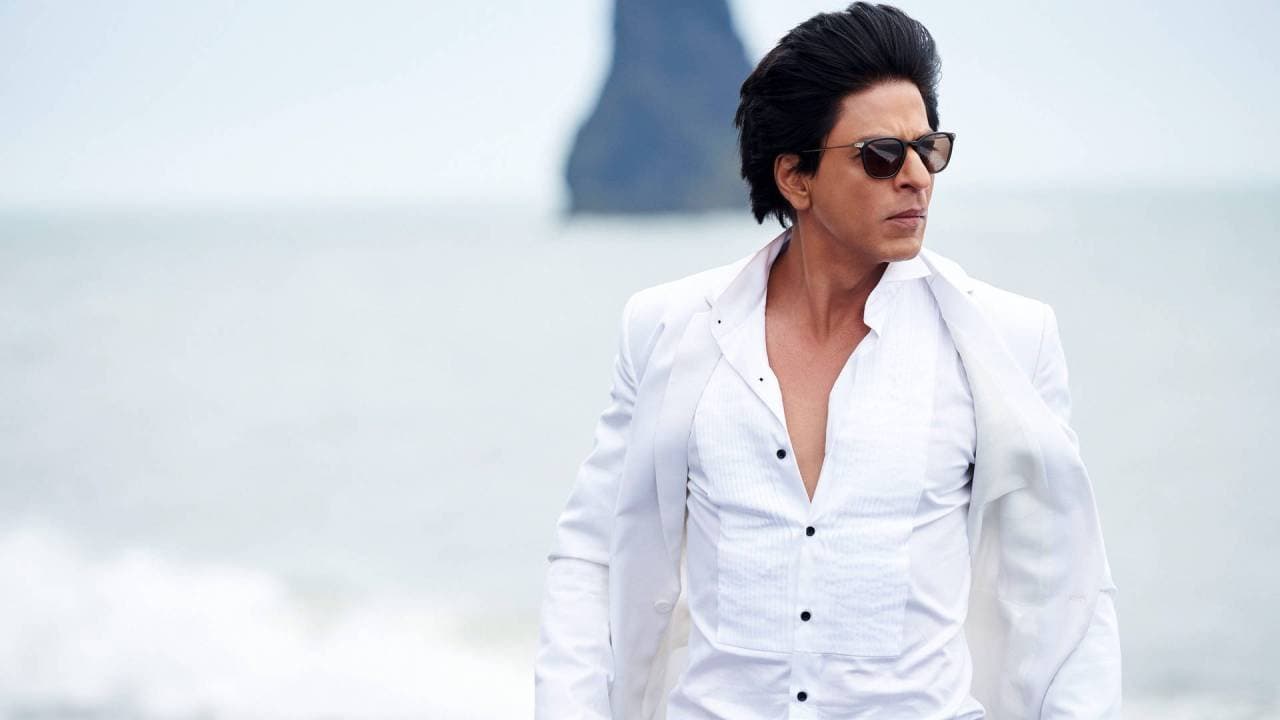 Shah Rukh Khan s fan follows his Rolls Royce in an auto in Mumbai just for this reason 