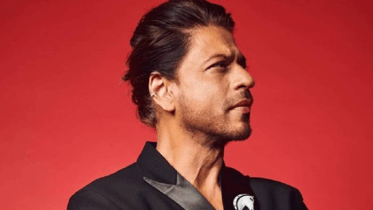 Shah Rukh Khan explains the difference between politicians and bollywood