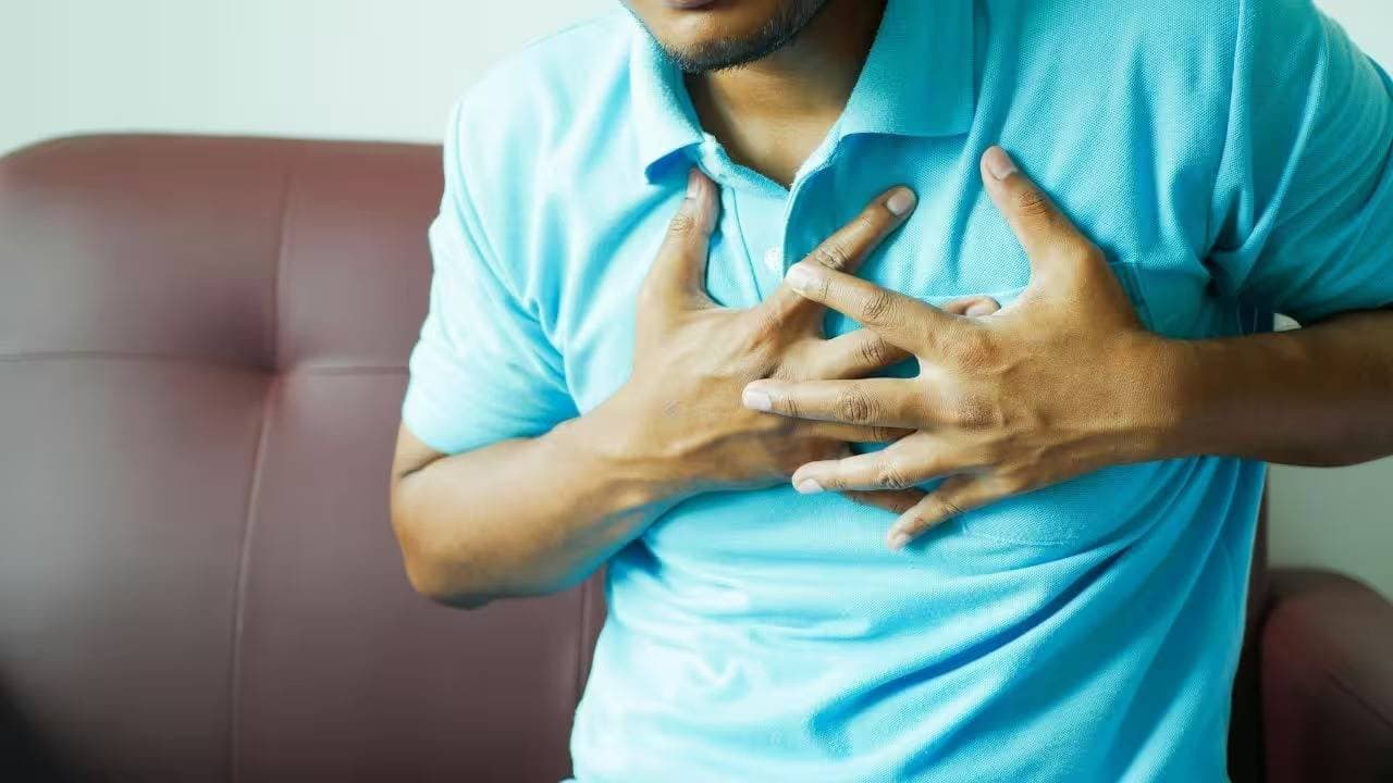 These symptoms appear in the body a month before a heart attack