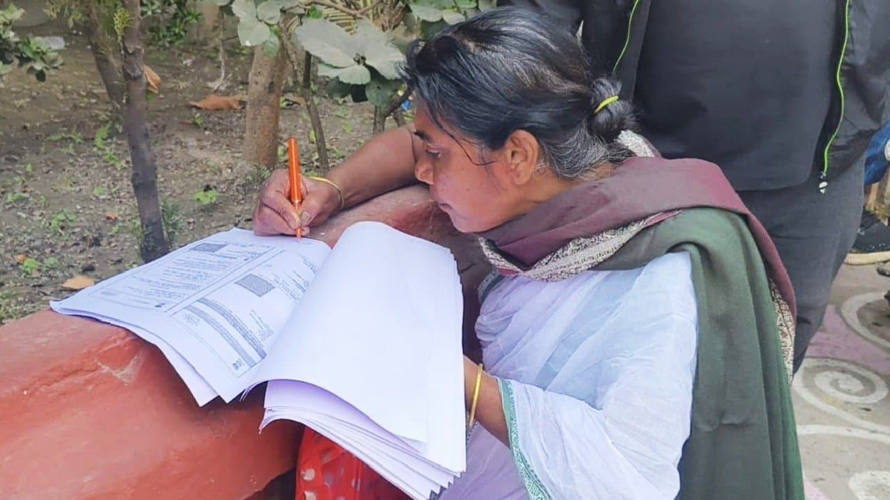 SIR In West Bengal woman attended-hearing after husband died