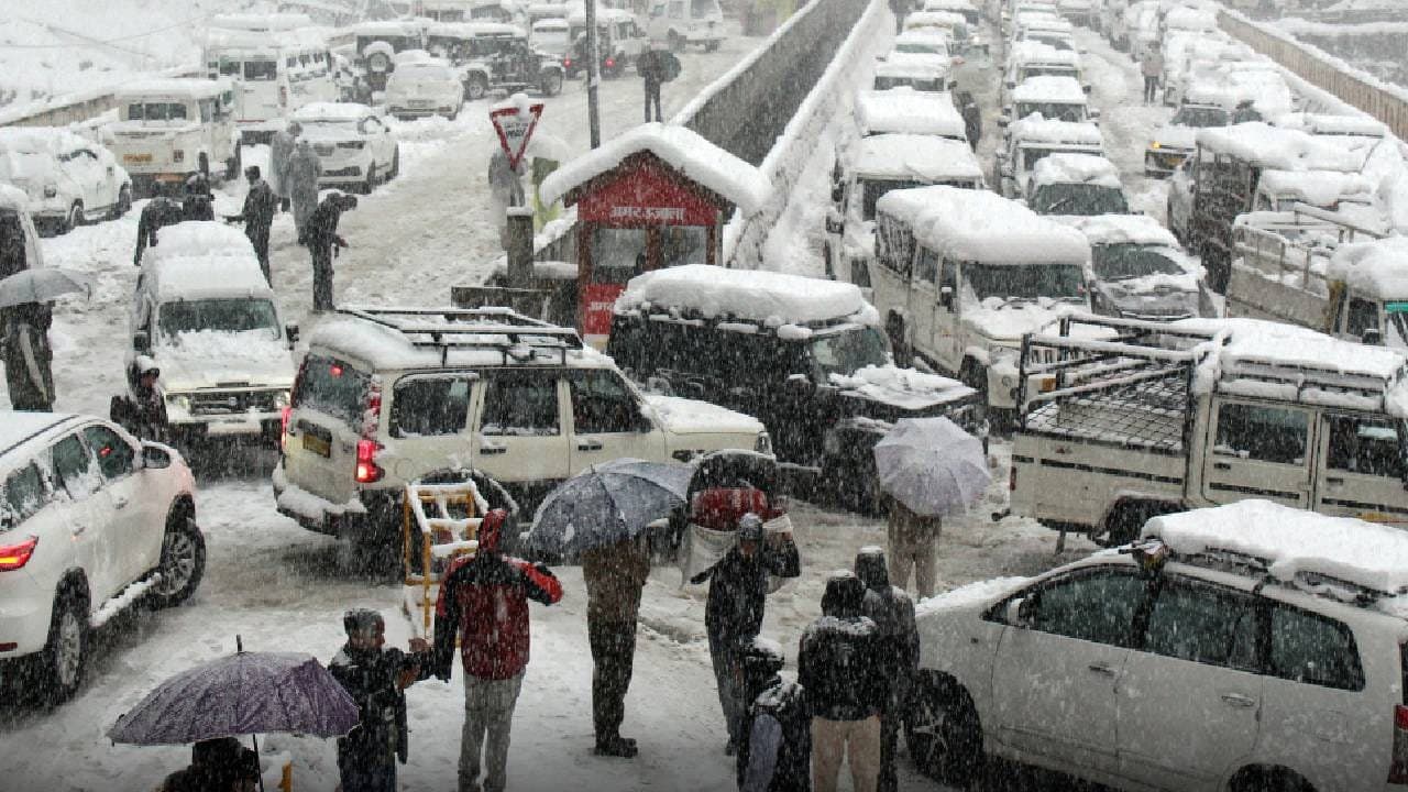 Over 1200 Roads Closed In Himachal Pradesh Due To Snowfall 