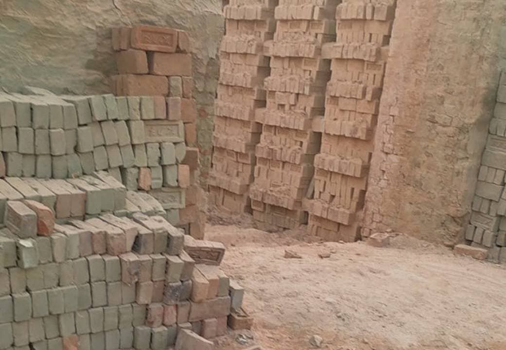 The brick kiln business is thriving by illegally stealing water from the Ganges 