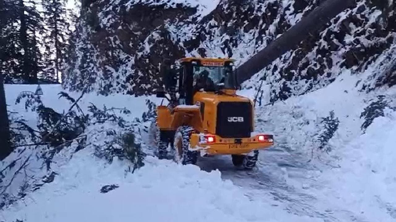 Indian army rescued tourists and jawans from jammu kashmir