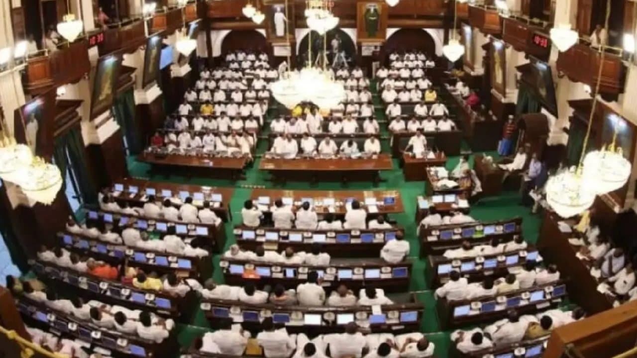Tamil Nadu Governor walks out of assembly cites disrespect to national anthem