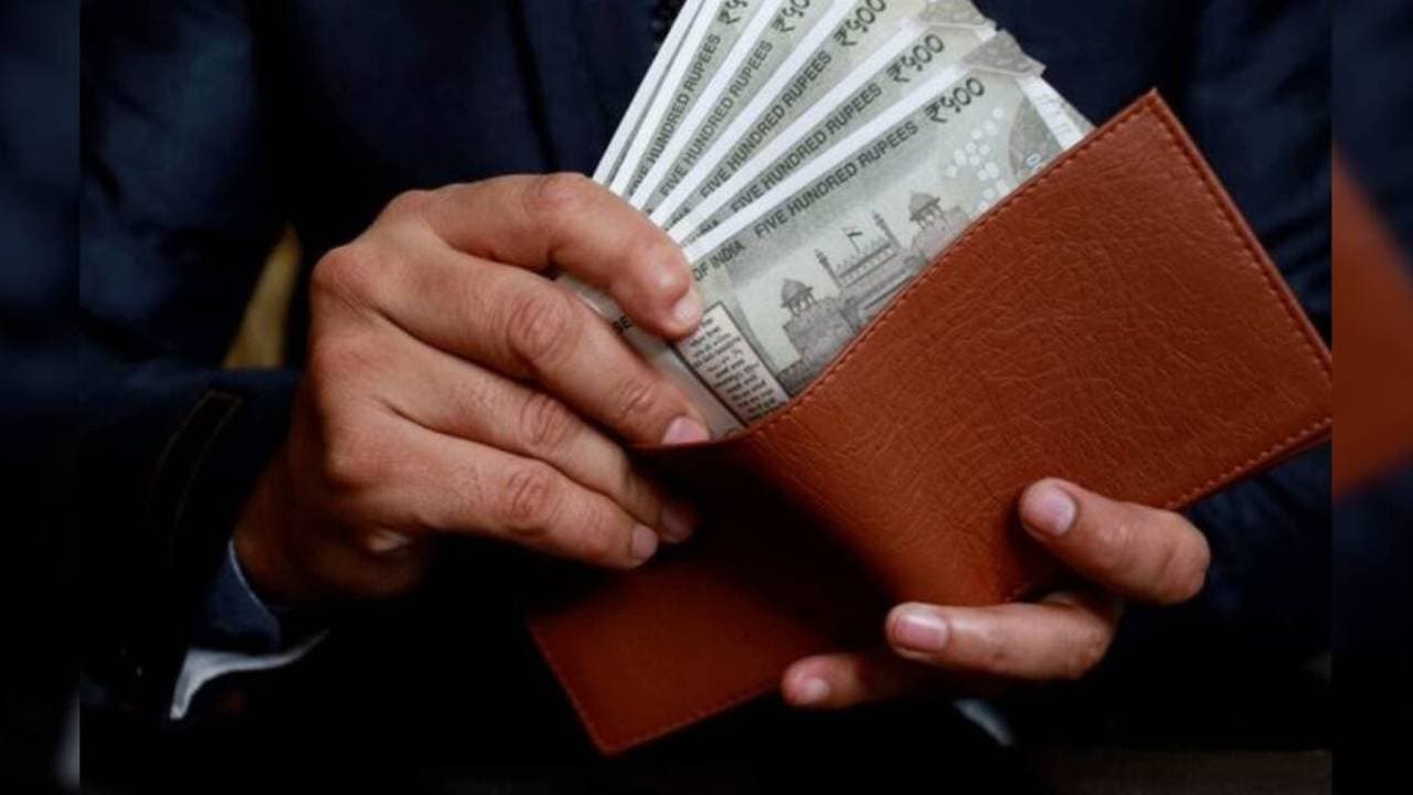 Astrology Tips: By keeping these things in wallet you will get huge money