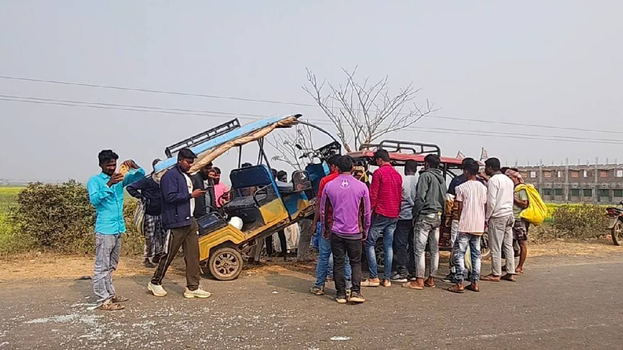 A horrific road accident occurred while returning home in a Toto 