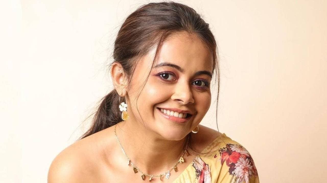 Devoleena Bhattacharjee slams people supporting JNU students Umar Khalid and Sharjeel Imam Gaddaro ke support mein