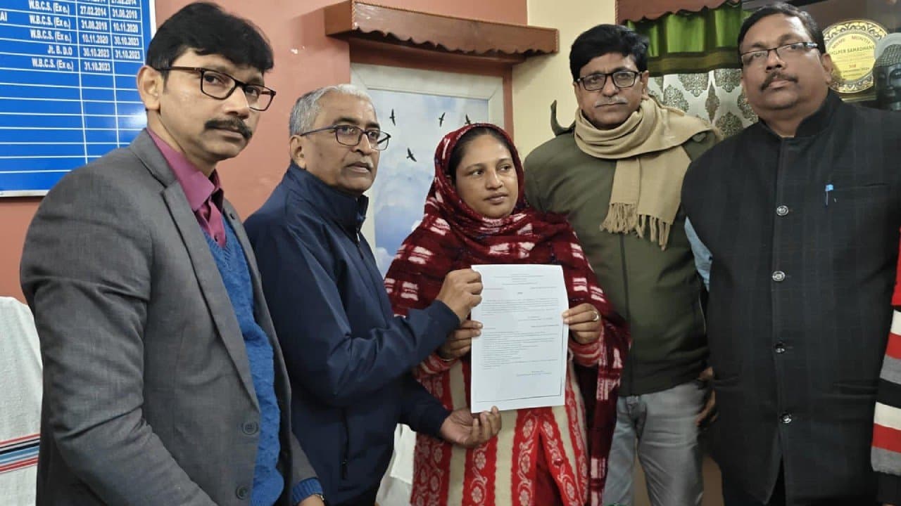 Mother of exterminated migratory labour of Murshidabad provided permanent government service by chief minister Mamata Banerjee
