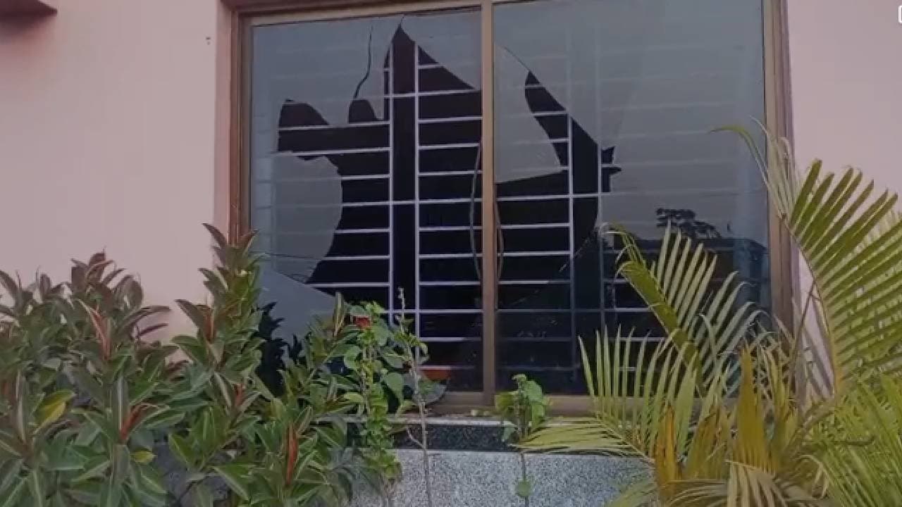 People agitated in front of tamluks hotel where female teacher had been found dead