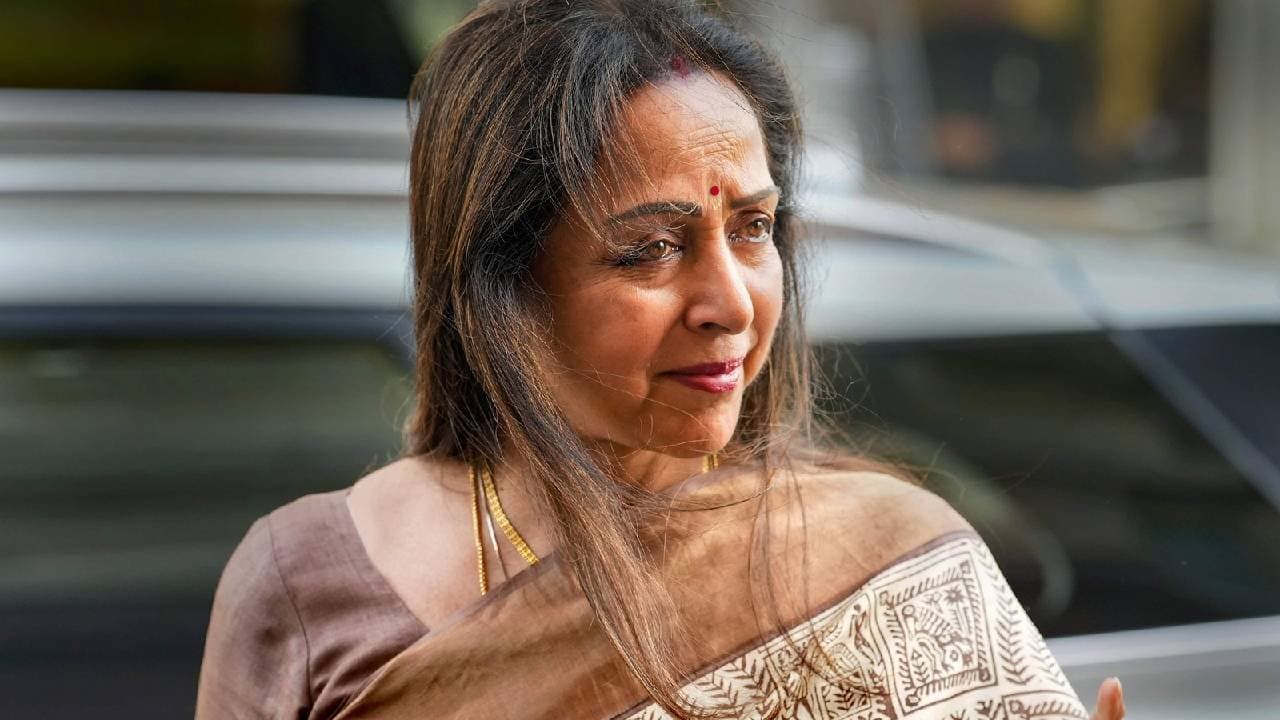 Hema Malini lived in a haunted house in Mumbai 
