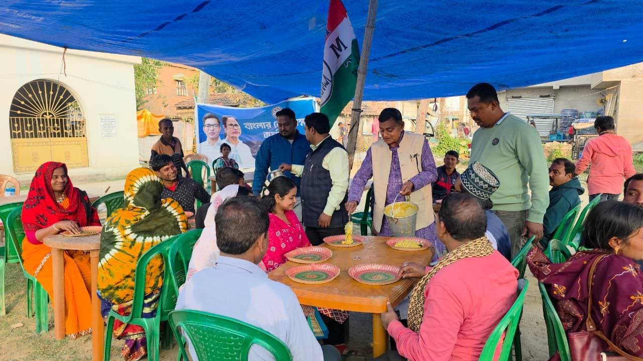 Trinamool Steps In with Meals for Common People during SIR hearing