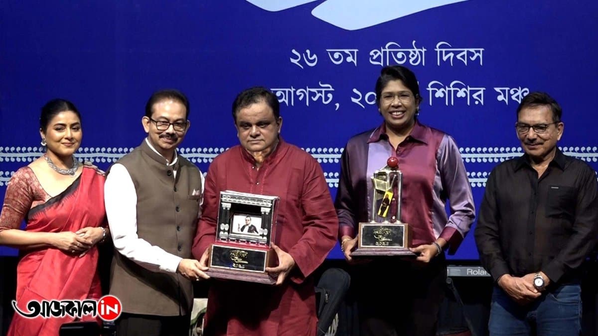 'নবজাগরণ'-এর প্রতিষ্ঠা দিবসে সংবর্ধিত ব্রাত্য বসু-ঝুলন গোস্বামী