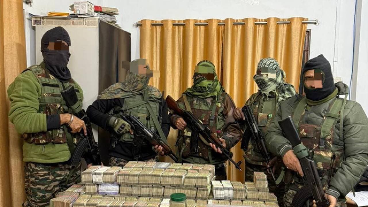14 kg gold and cash recovered from tripura 