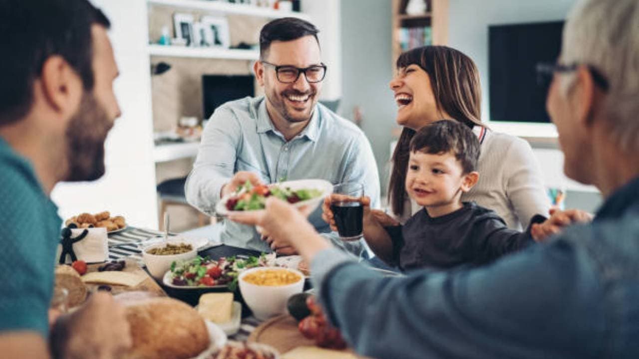 how acid reflux occurs common triggers