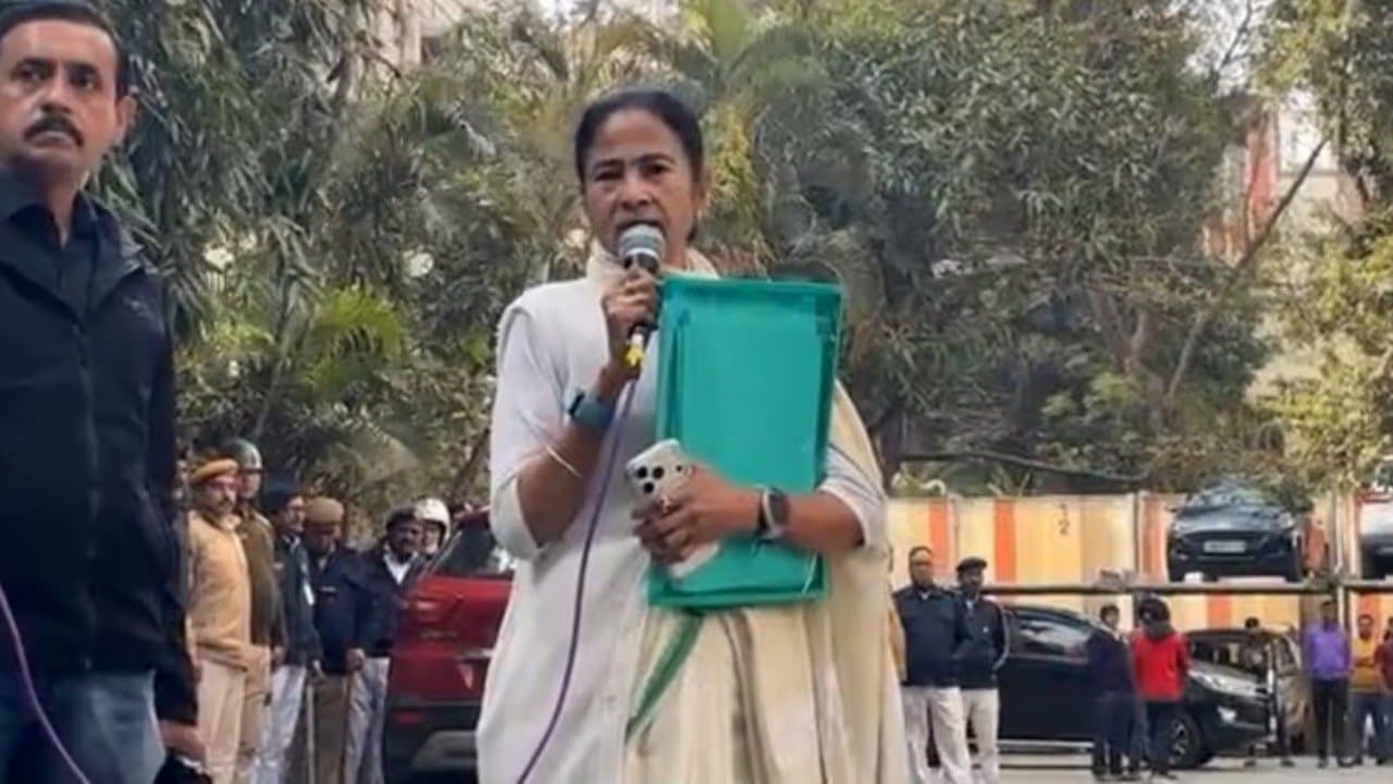 CM Mamata Banerjee visits IPAC owners house during ED raid