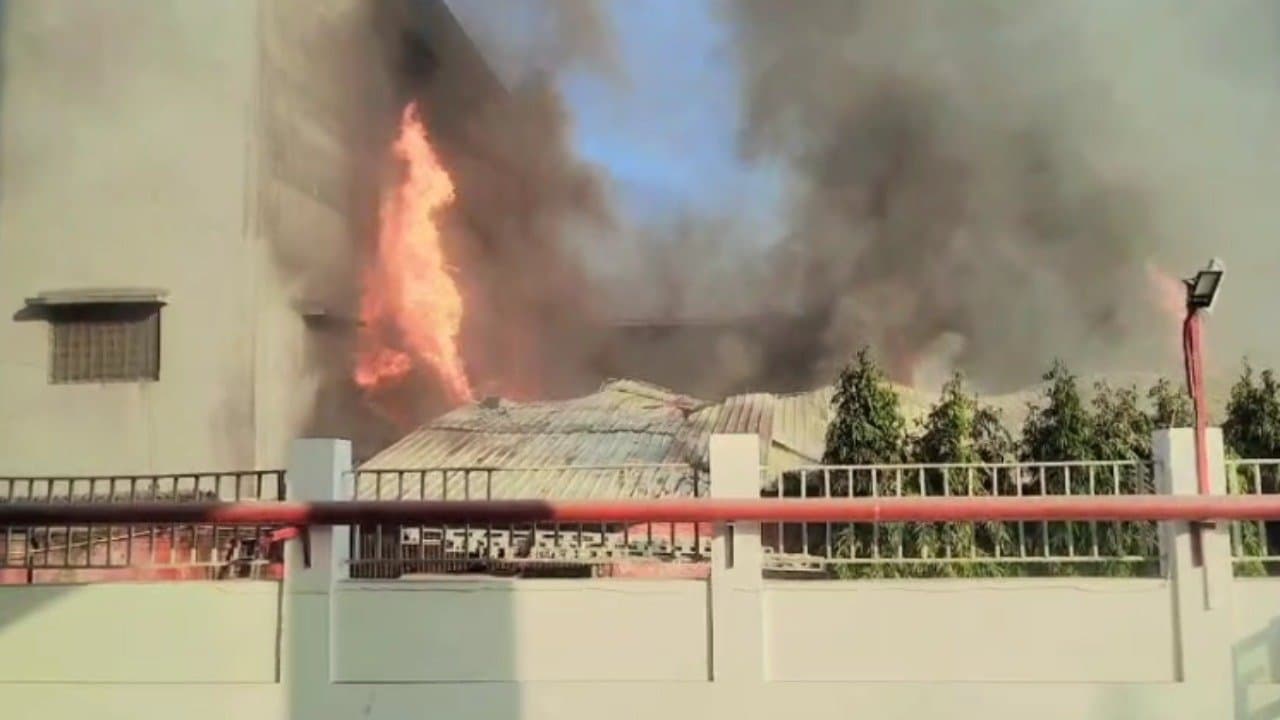 Massive fire broke out in topsia