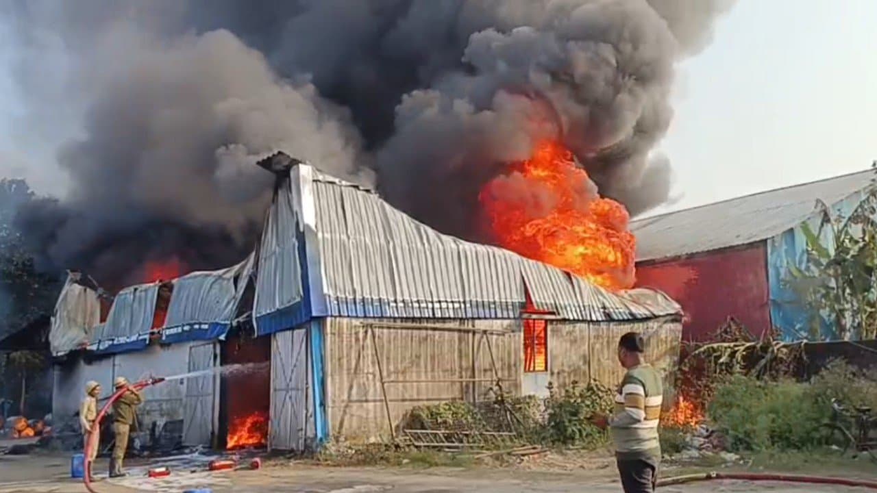 Fire on a paint factory in Madhyamgram everal number of fire tenders are working