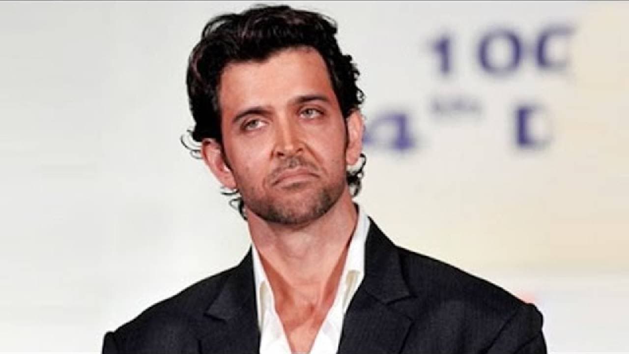 Hrithik Roshan Sparks Concern After Being Seen on Crutches