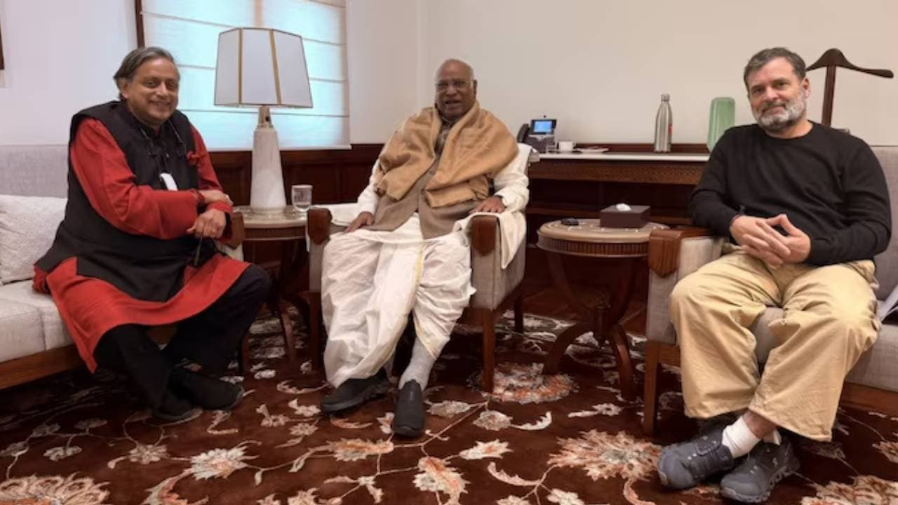 Congress: Shashi Tharoor meets Rahul Gandhi and makes new plan