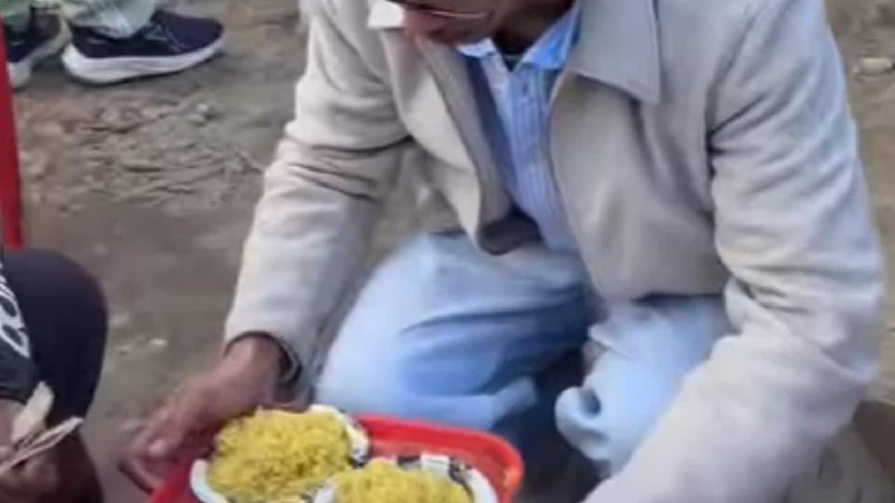 Man Earns 21 Thousand Rupees Per Day By Selling Maggi in Himachal Pradesh