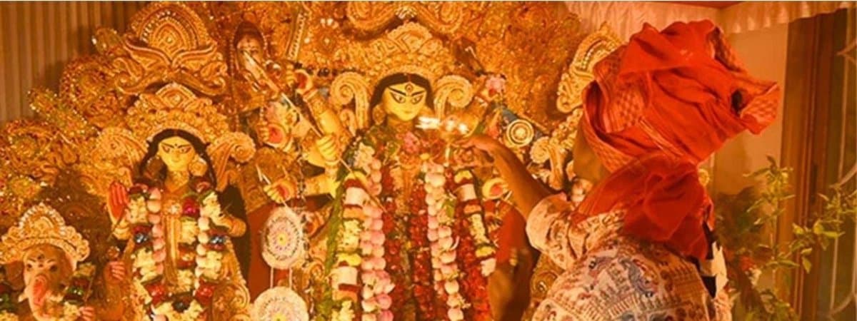 'দুর্গাবাড়ি'তে রীতি মেনে হল সন্ধিপুজো