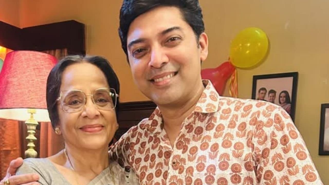 Bhaswar chatterjee and Saswati Guha Thakurta are cousins 