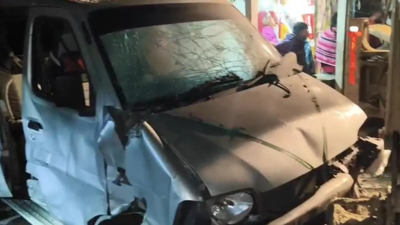 A bomb exploded in the car of a TMC booth president in Kulpi