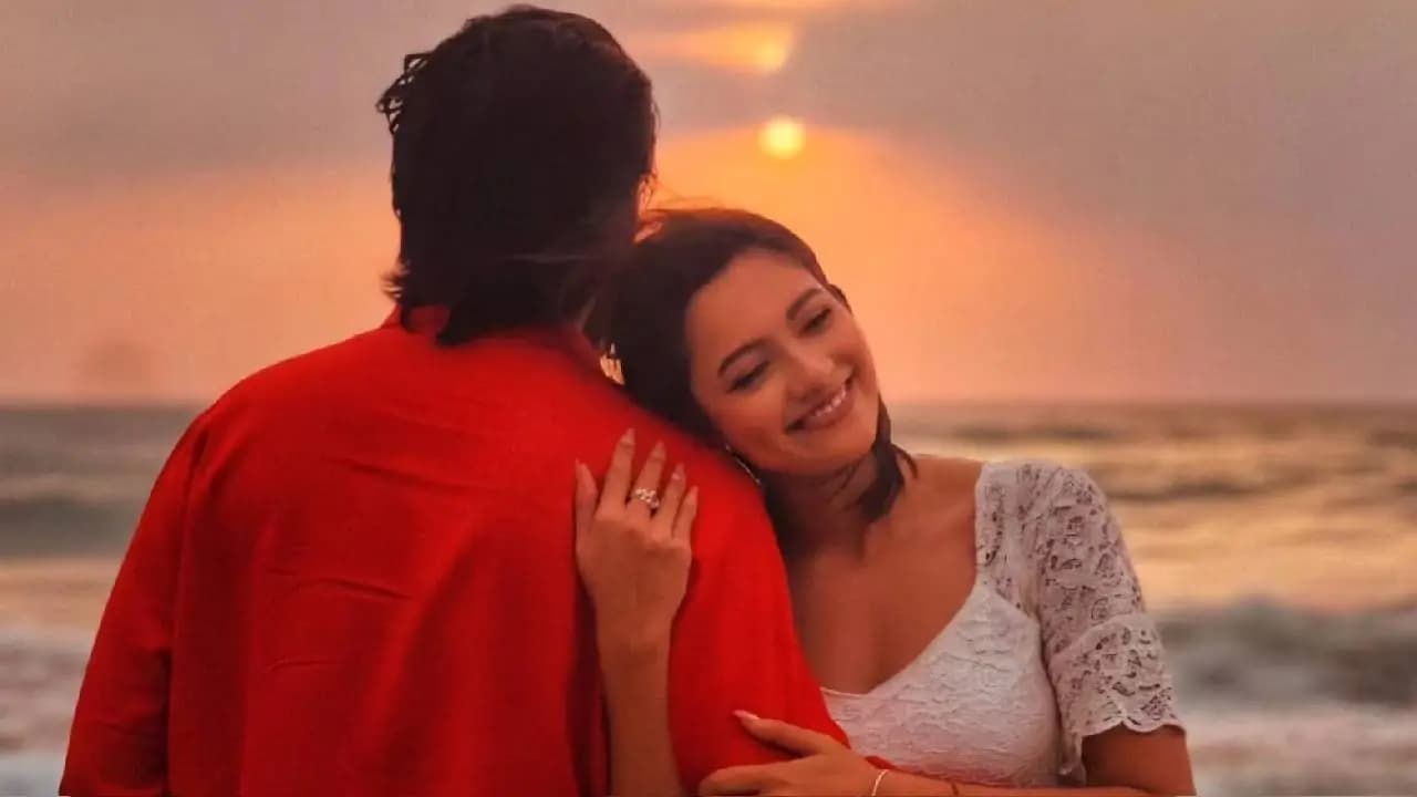 Susmita Chatterjee post a mysterious picture with Siam Ahmed