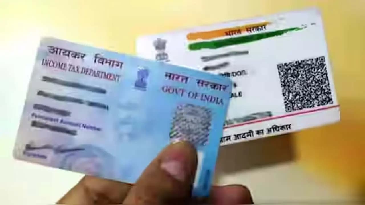 Mismatch in name between PAN and Aadhaar findout how to correct it online 