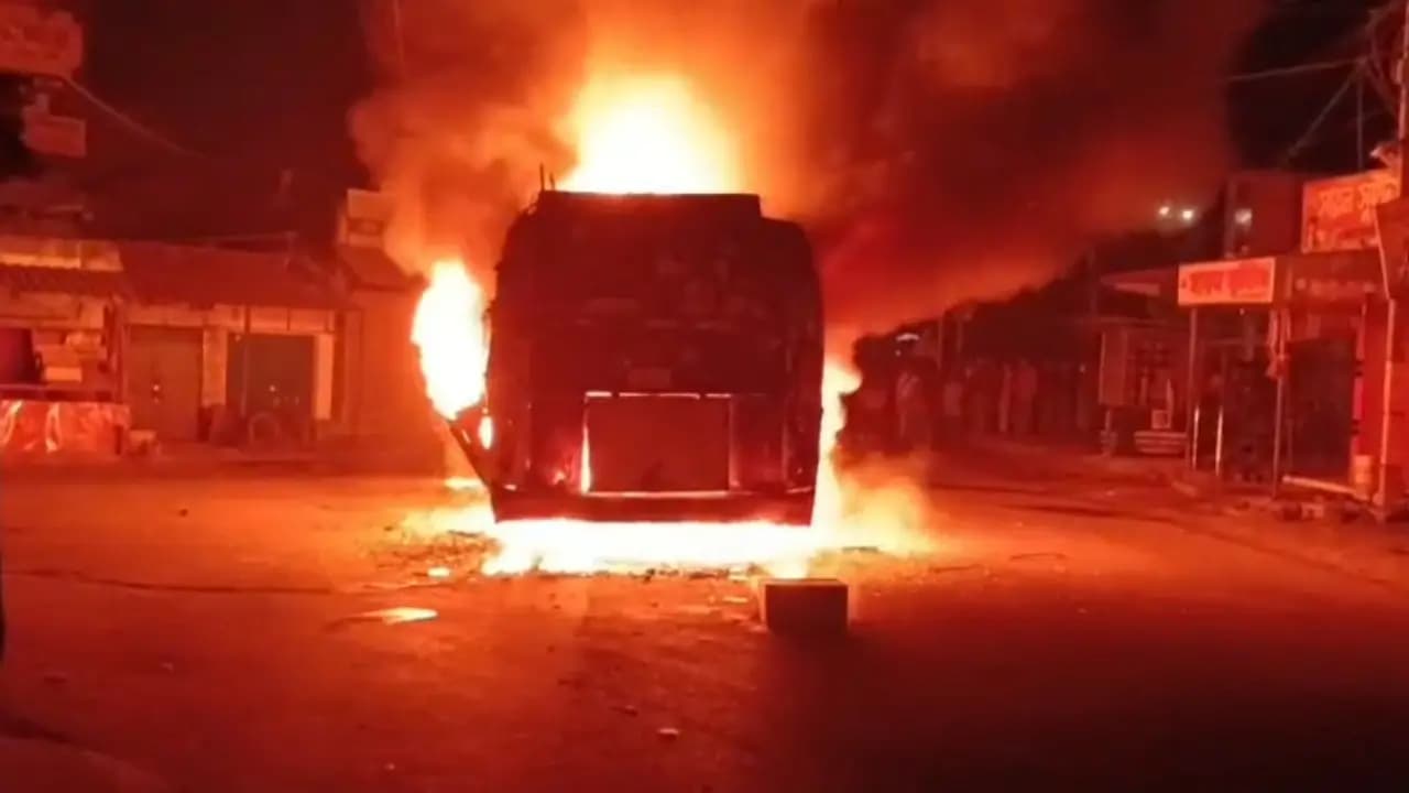 Bus catches fire in Murshidabad no casualty