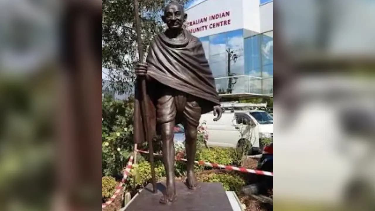 Sources says Thieves Stole 420 Kg Gandhi Statue In Melbourne