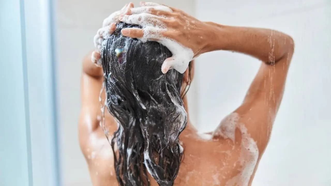 How to choose right Shampoo for hair fall