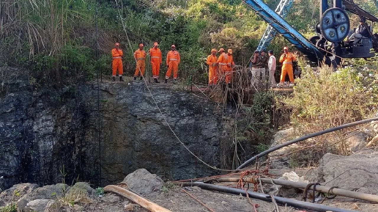 16 died and One injured After Blast In Illegal Meghalaya Coal Mine