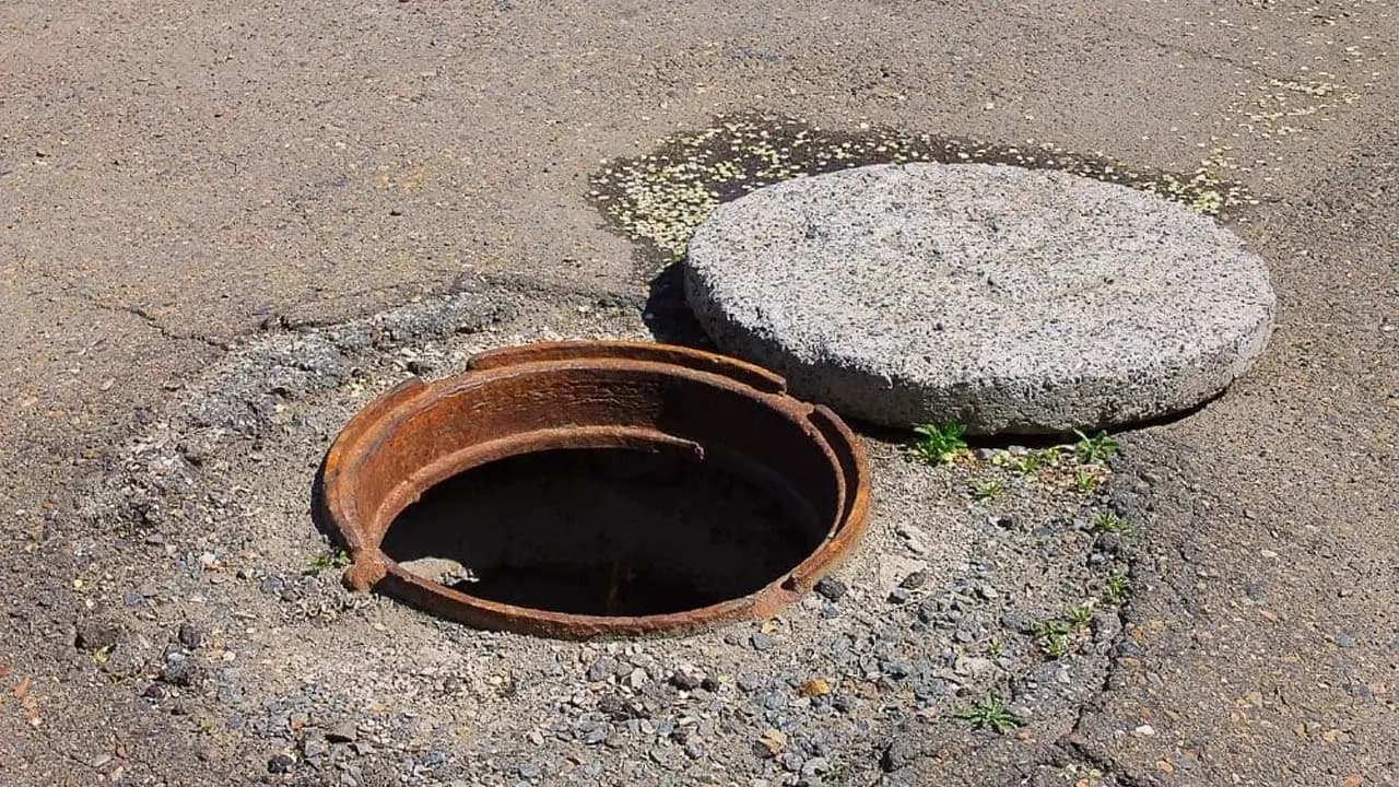 Pakistan Manhole