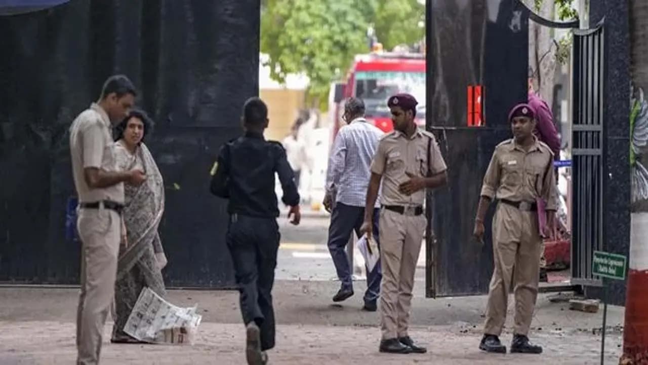 Delhi will become Khalistan 9 schools get bomb threats 