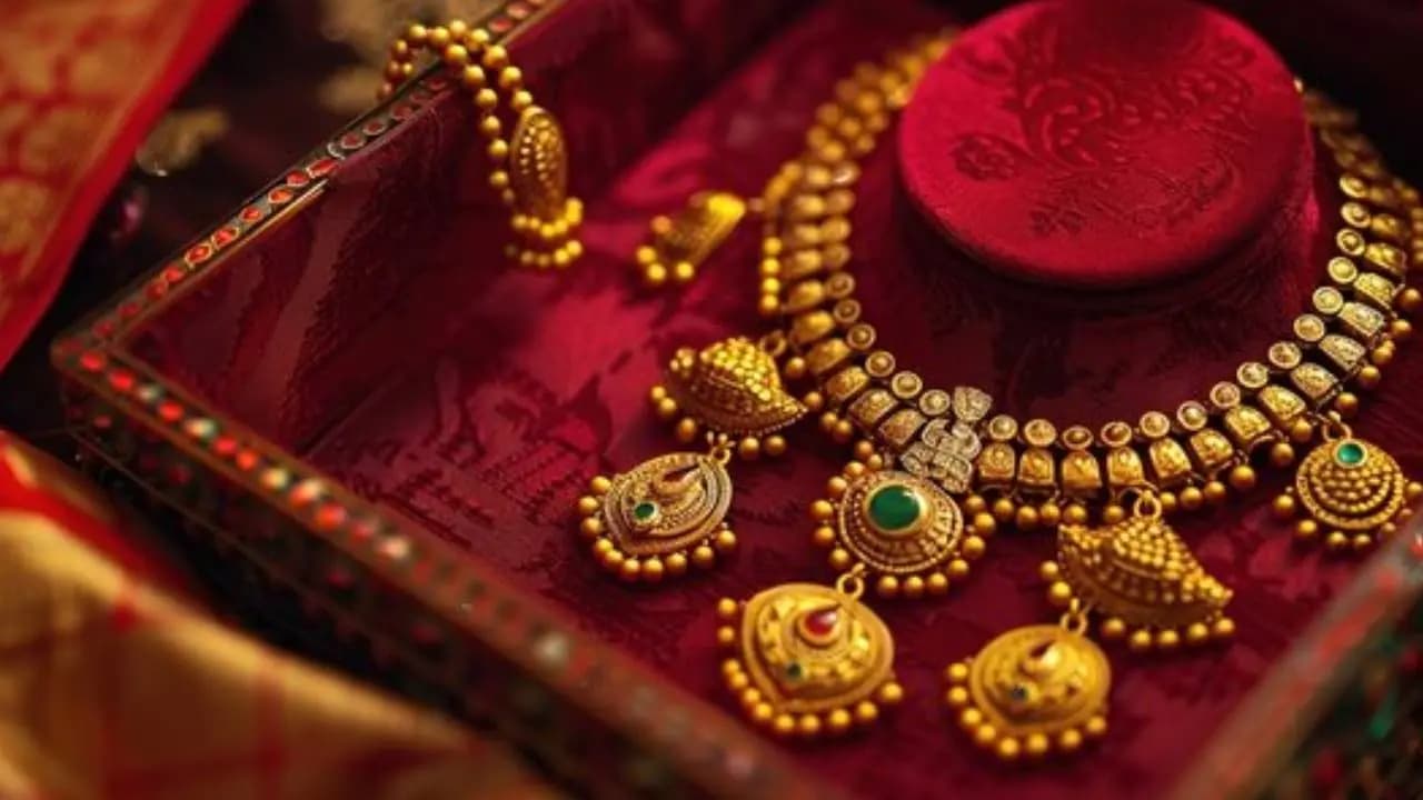 Gold price fluctuates in india