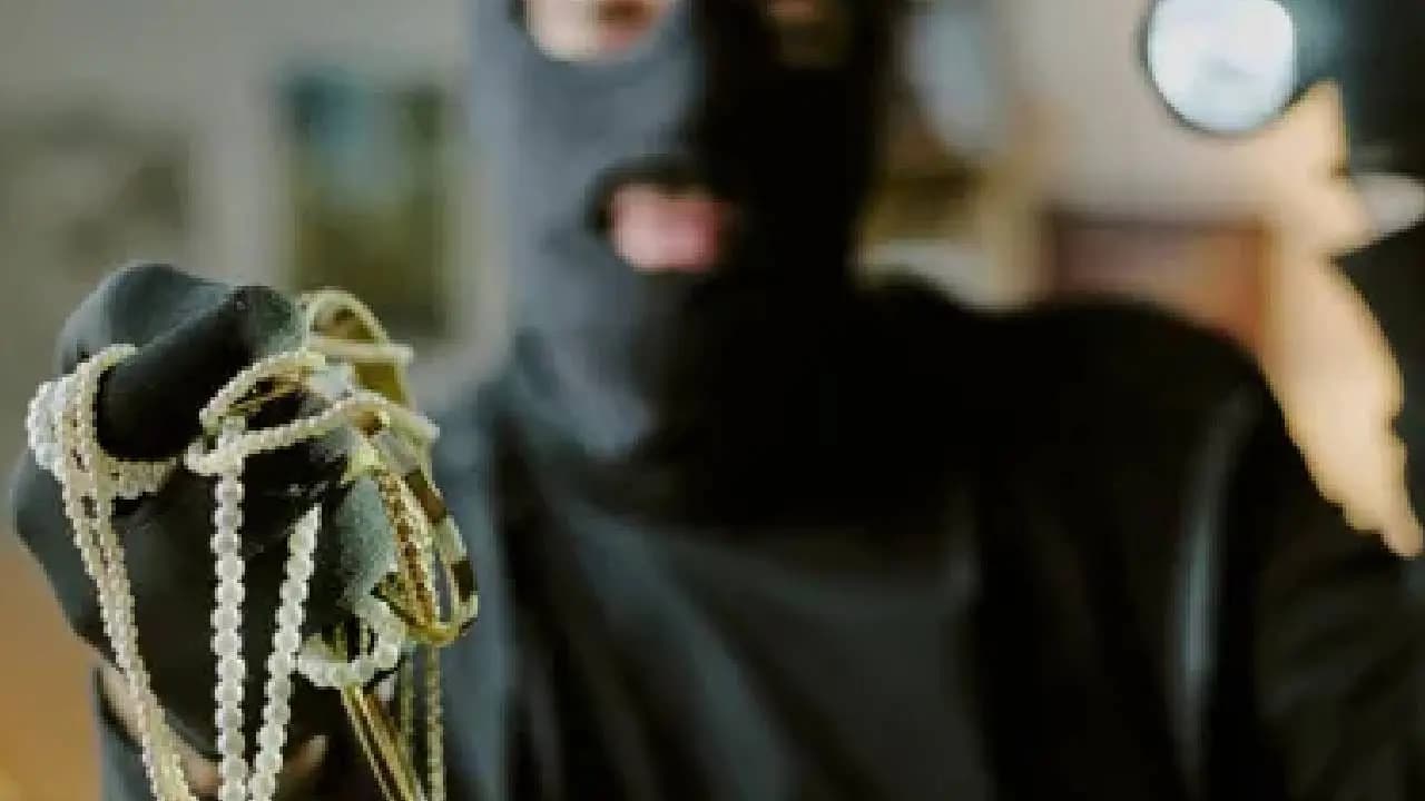 Drunk Thief Falls Asleep Mid Robbery Then He Caught Inside The House In Karnataka 