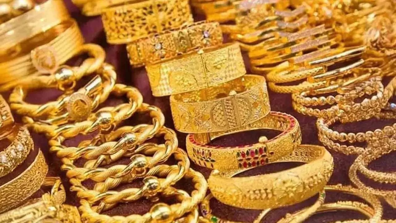 Gold rate hugely decreased in kolkata on 10th february 2026