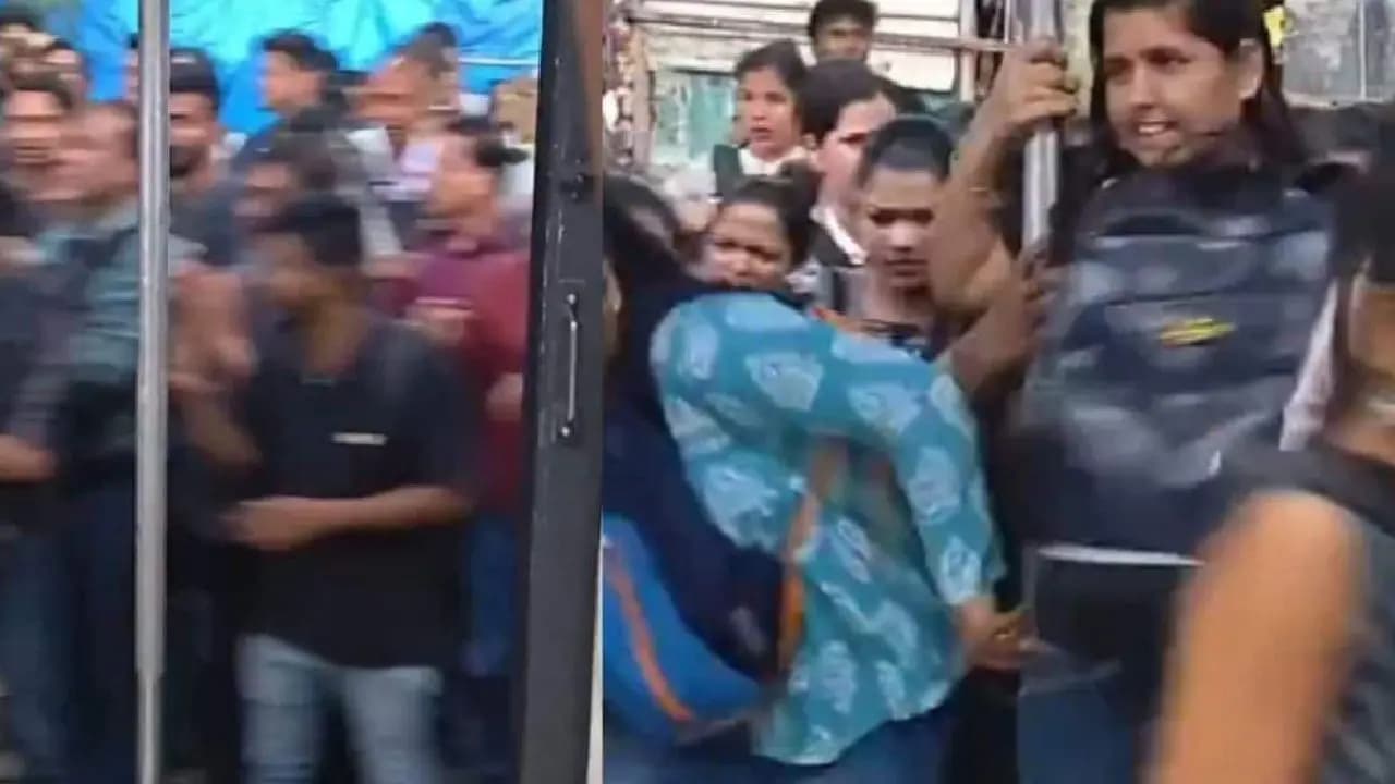 Mumbai Local Train: Woman Passenger Board Moving Train Then One Almost Falls On Track 