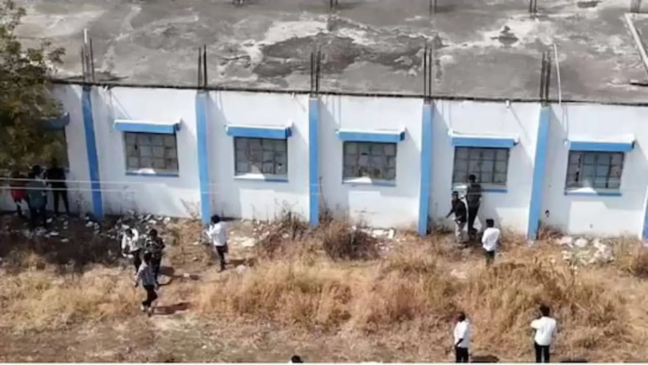 Parents Pass Chits To Students During Exam In Maharashtra 