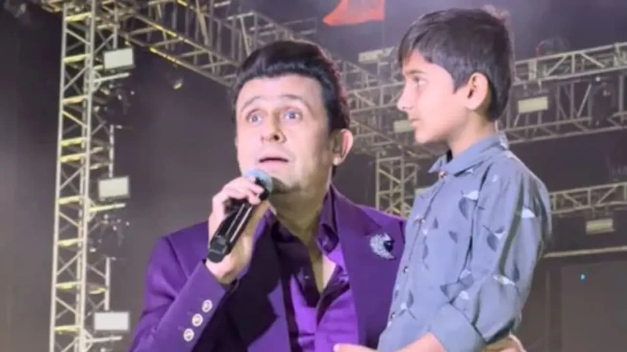 Sonu Nigam helped a kid to return back to his family amid 30000 crowd