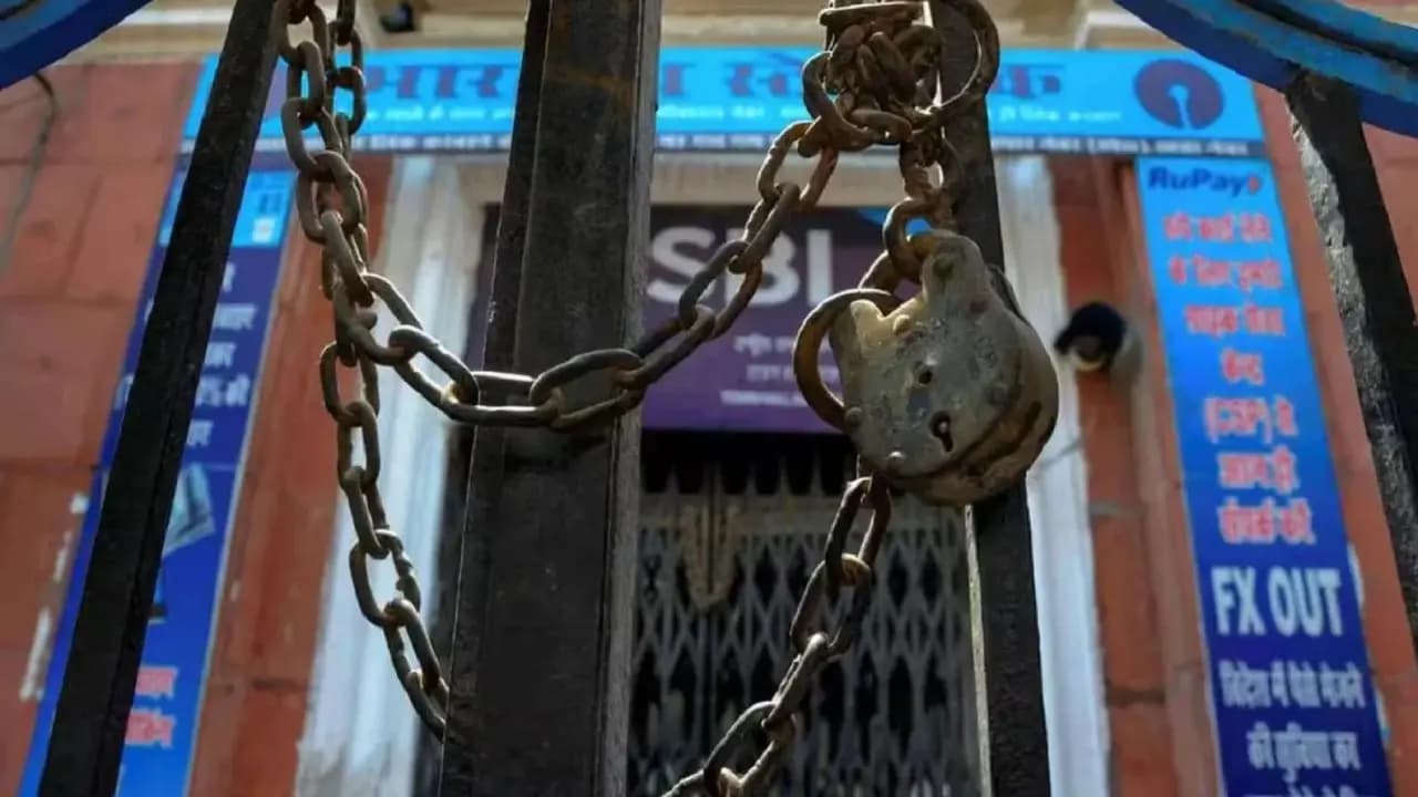 Bharat Bandh 2026: are banks closed tomorrow due to strike what SBI and BoB said