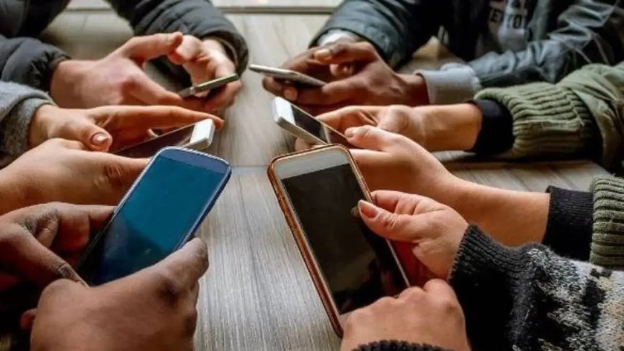 Digital detox tips how to avoid digital addiction psychiatrist advice
