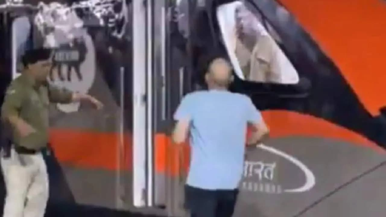 Kolkata Man Busy Drinking Tea He Fails To Board Vande Bharat Sleeper On Time Then This Happened 