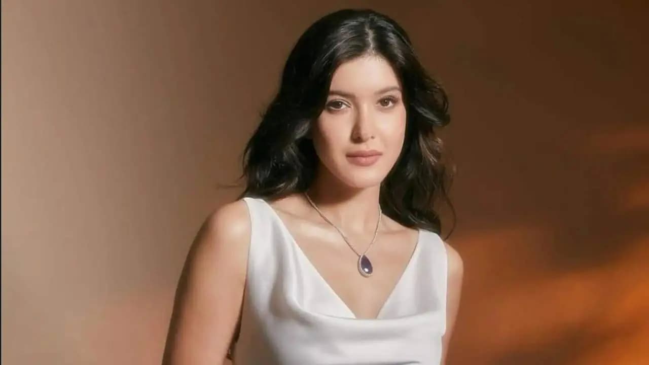 Shanaya Kapoor Catches Boyfriend Messaging Five Women and Emotional Cheating